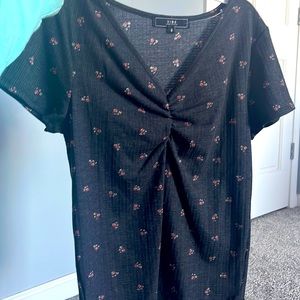 Small v neck non crop Tshirt